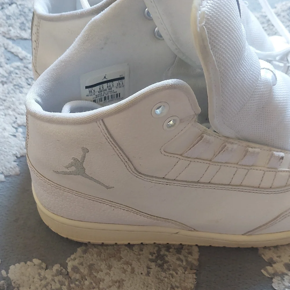 Jordan White Athletic High-Top SneakersSize  10.5